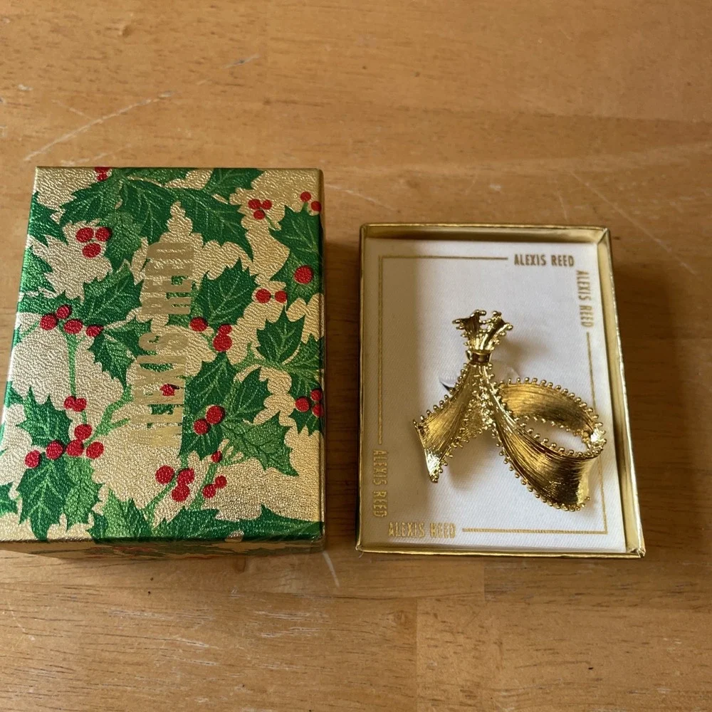 1960's Vintage Light Gold Textured Ribbon Crystal‎ Rhinestone Alexis Reed Brooch